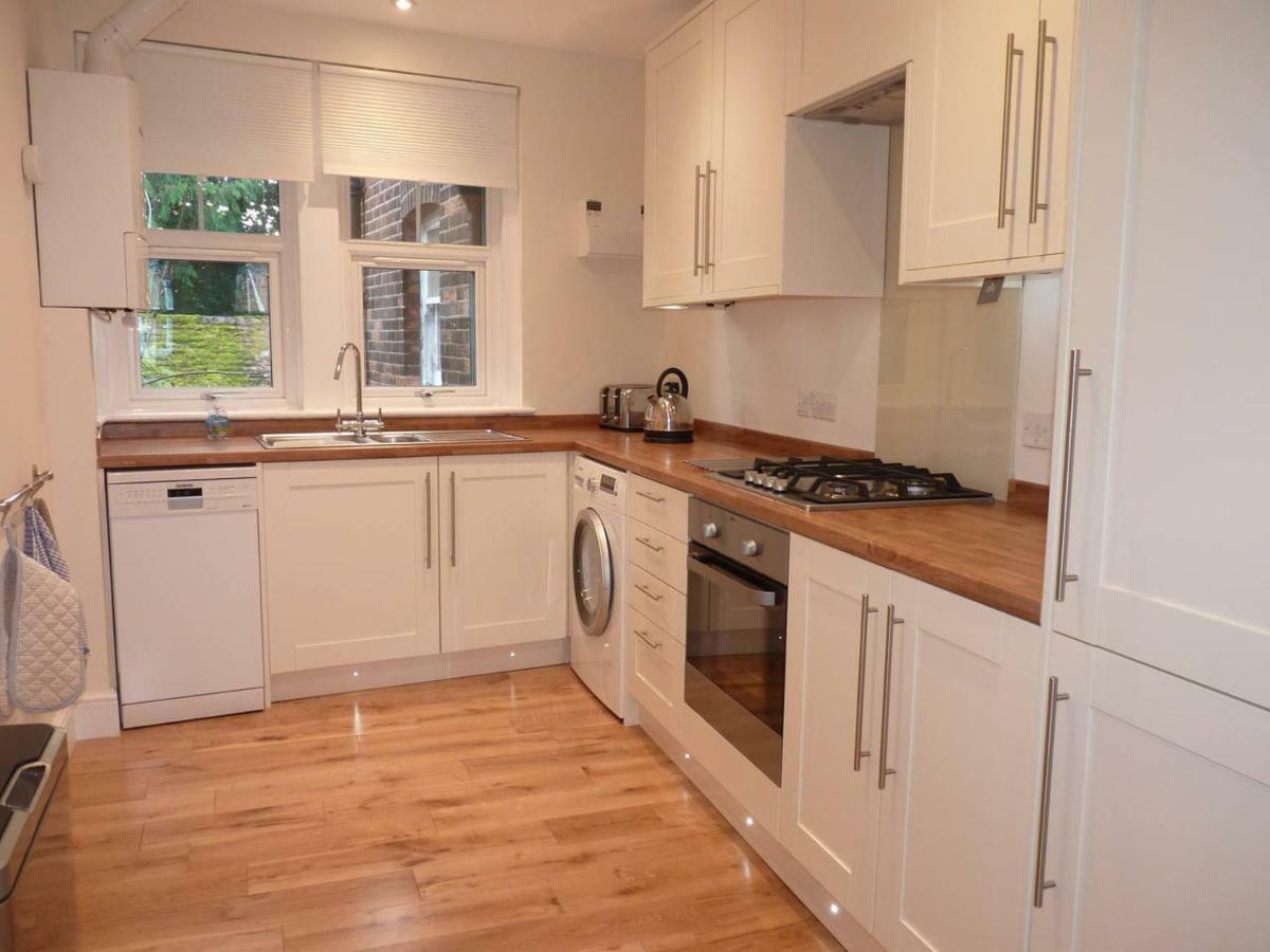 Brockenhurst Apartments Ngoại thất bức ảnh